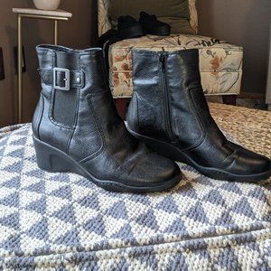 Aerosoles Black Leather Bootie, Size 7